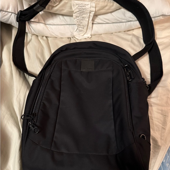 Pacsafe Metrosafe LS250 Black Anti-Theft Backpack